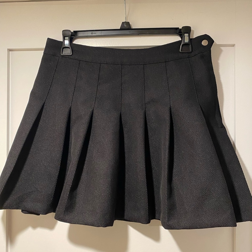 H&M Black Pleated Skirt